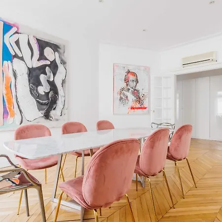 Charming 148m2 Flat In The Champs-elysees District * Paris
