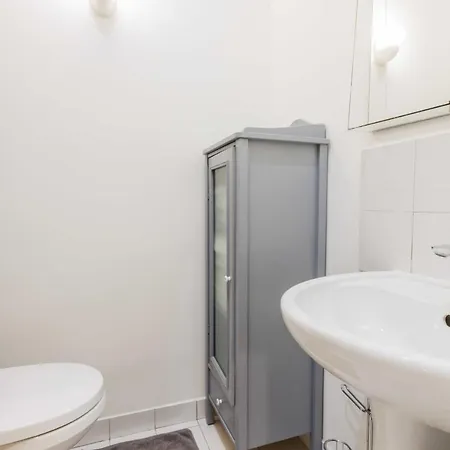 Charming 148m2 Flat In The Champs-elysees District * Paris